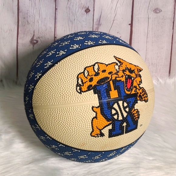 Y2K UK University of Kentucky Wildcats Cats Basketball Ball Standard Size - Picture 11 of 14